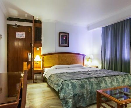 Hotel Chariot Ченнаи Экстерьер фото